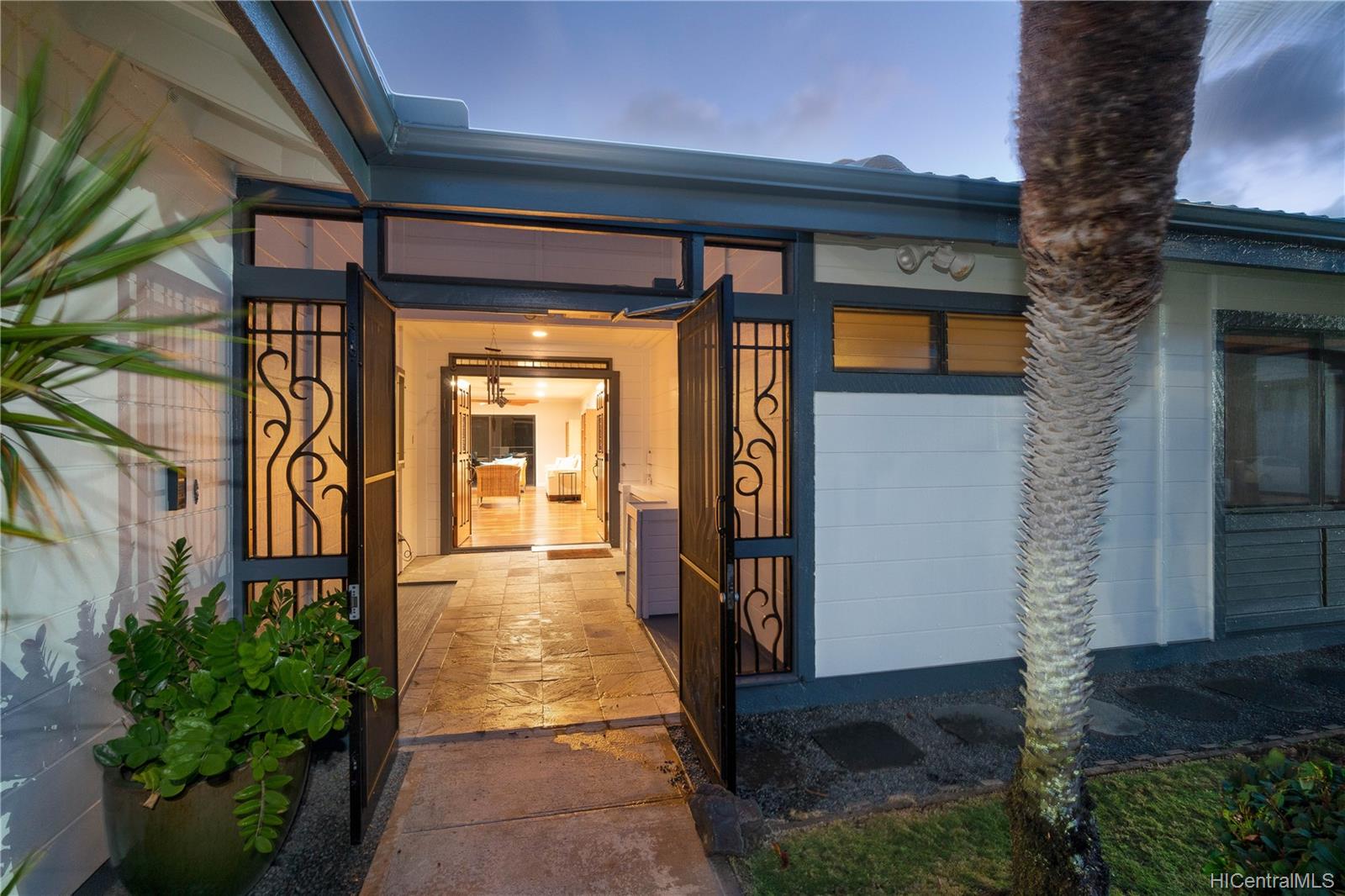 226 Kaiolohia Place Honolulu, HI 96825