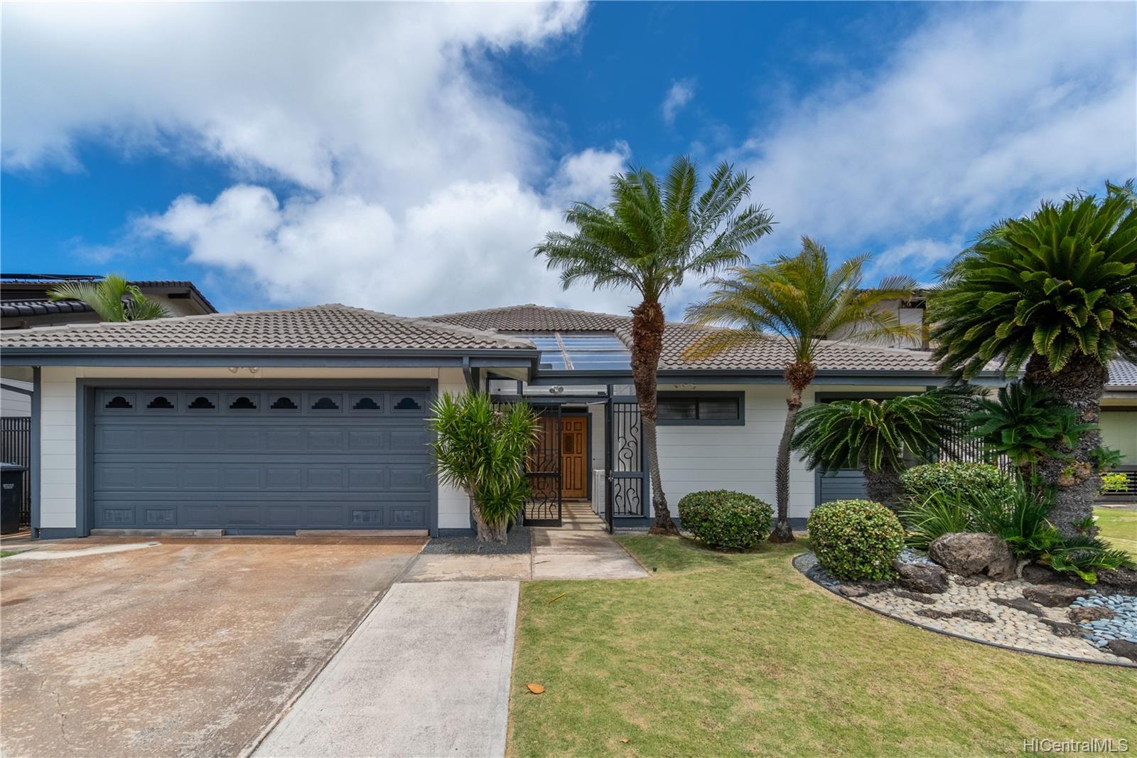 226 Kaiolohia Place Honolulu, HI 96825