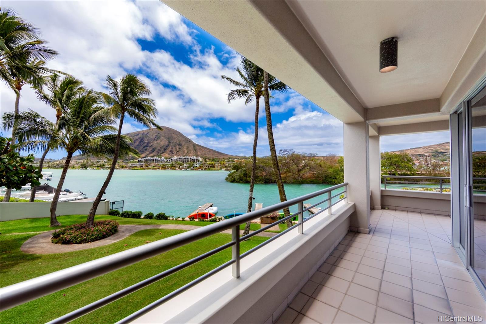 1 Keahole Place #3213, Honolulu, HI 96825