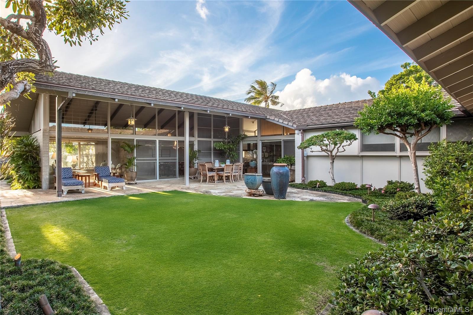 4247 Kaimanahila Street Honolulu, HI 96816