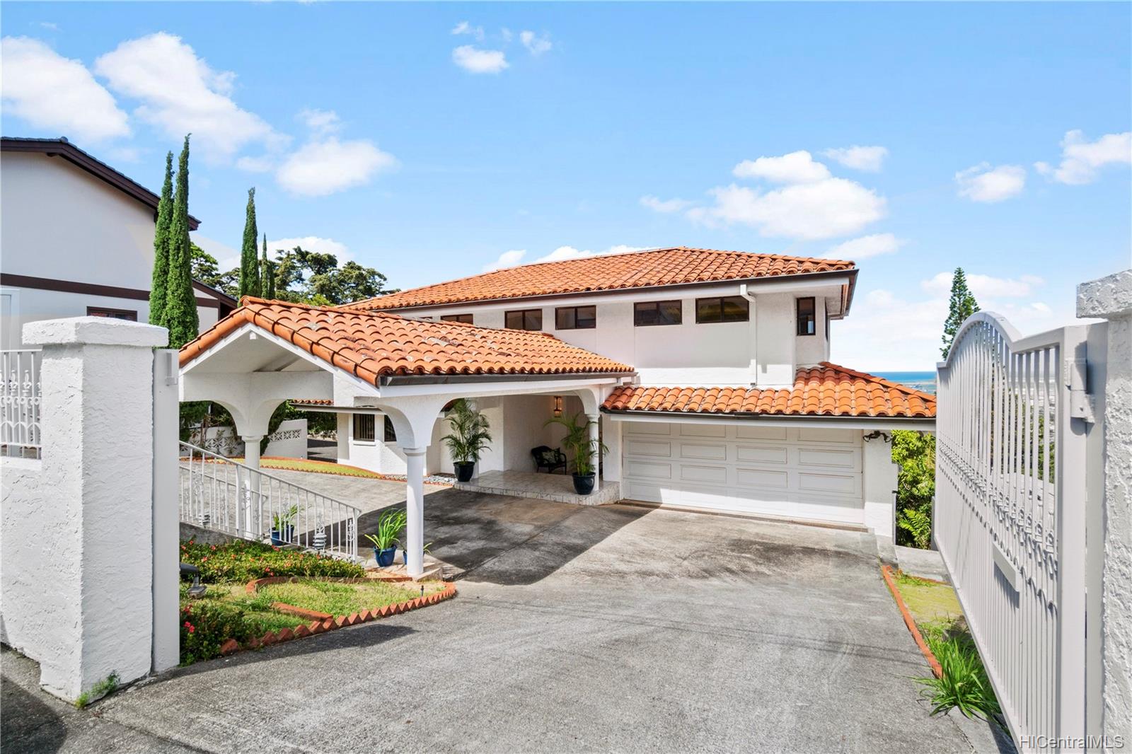 2915 Laukoa Place Honolulu, HI 96813