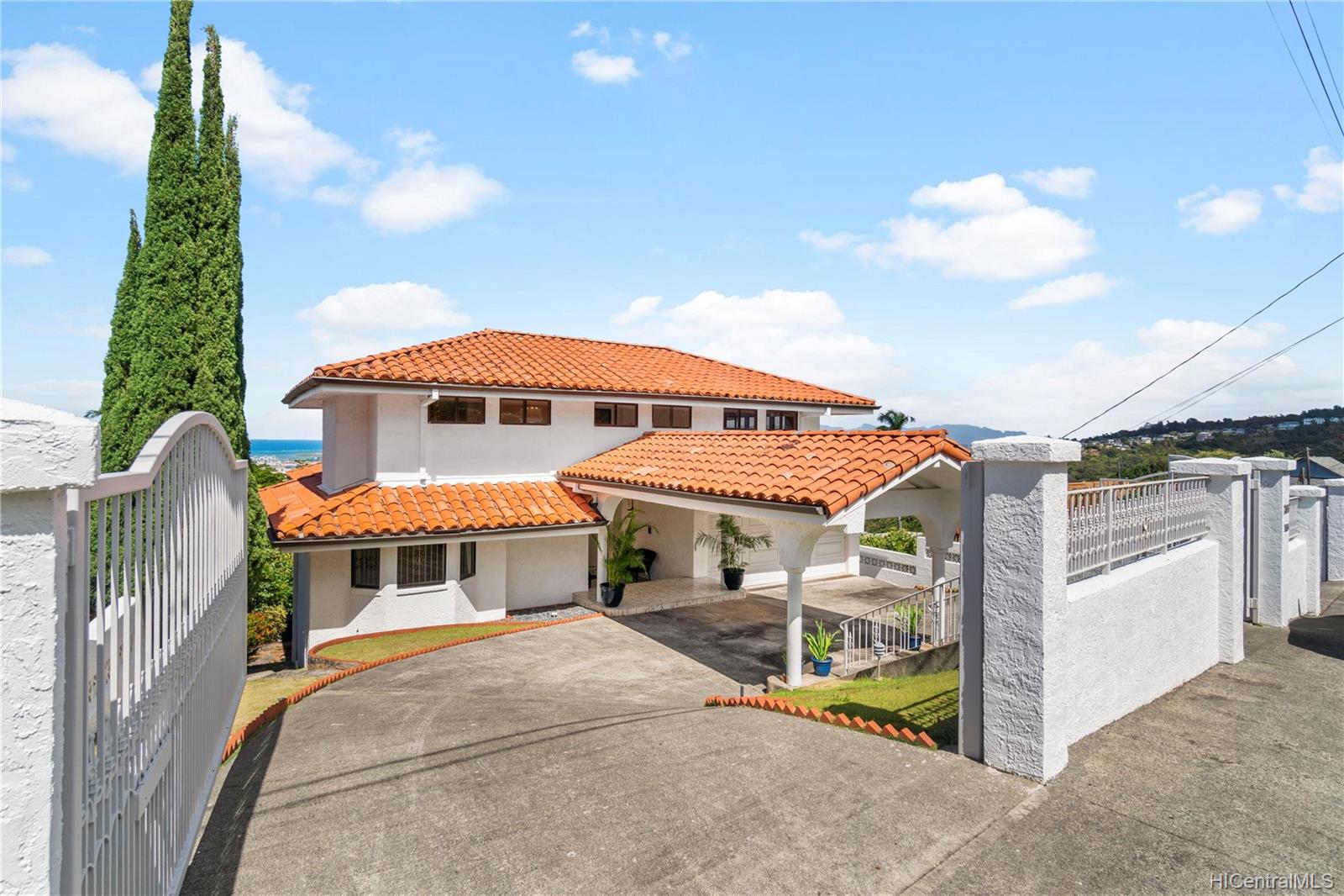 2915 Laukoa Place Honolulu, HI 96813