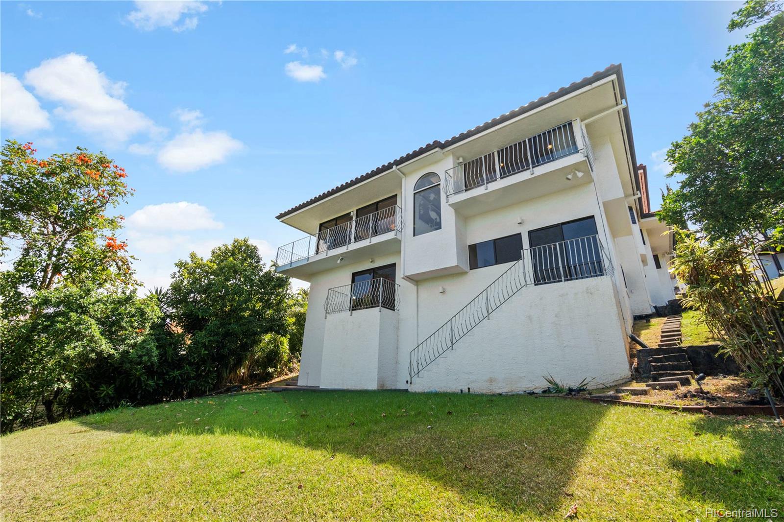 2915 Laukoa Place Honolulu, HI 96813