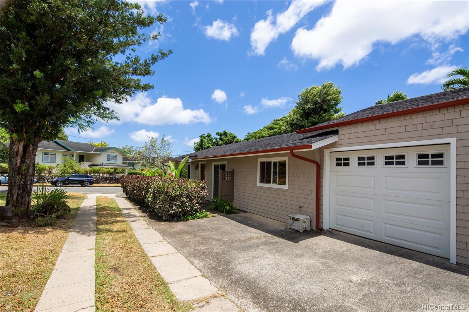 2412 Oahu Avenue Honolulu, HI 96822