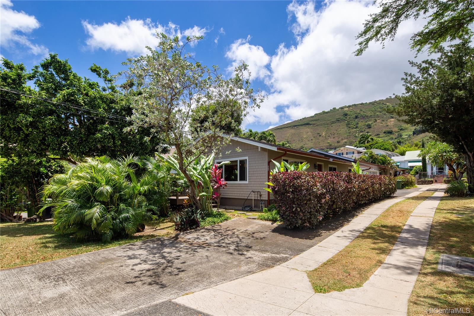 2412 Oahu Avenue Honolulu, HI 96822