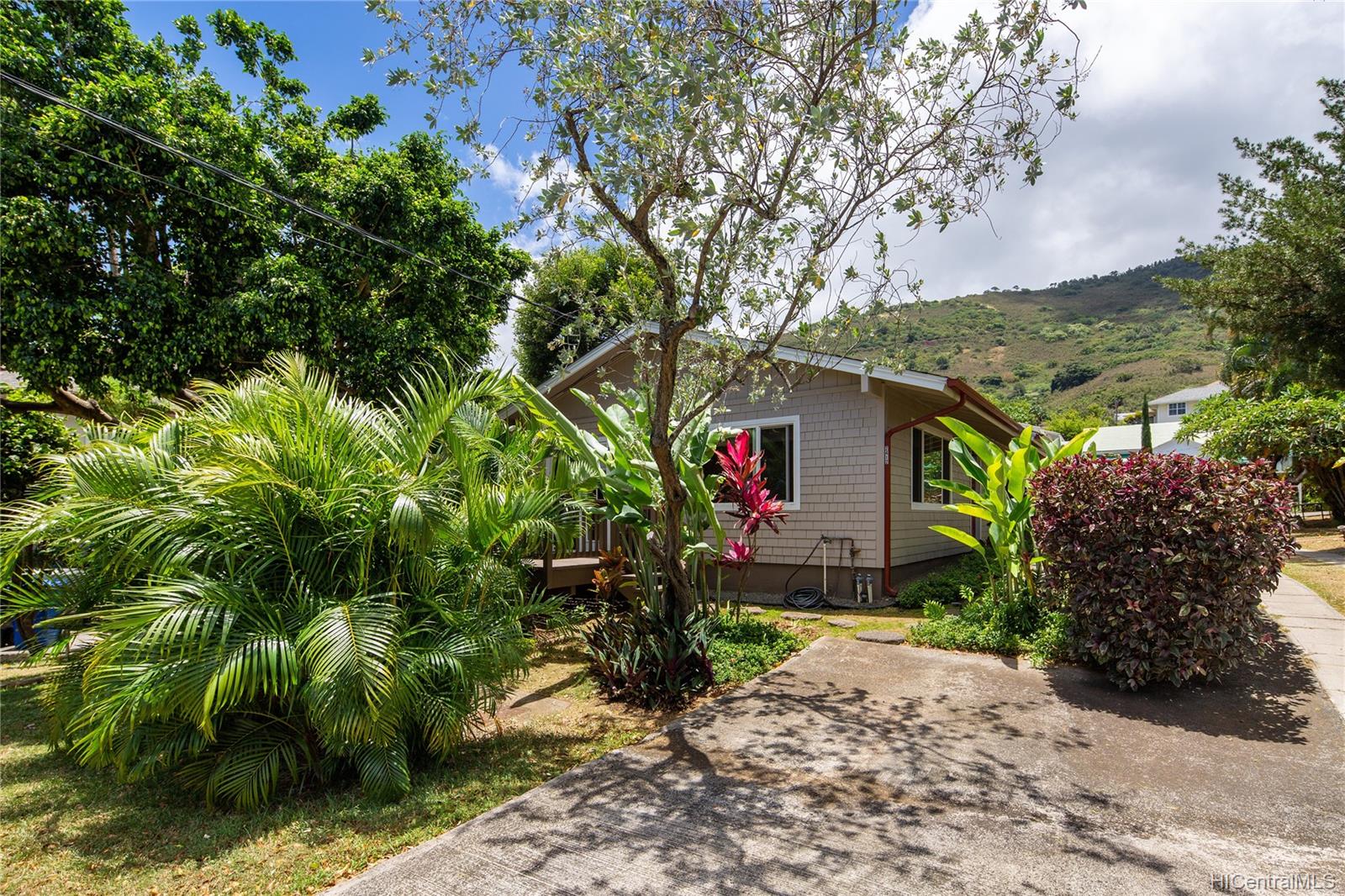 2412 Oahu Avenue Honolulu, HI 96822