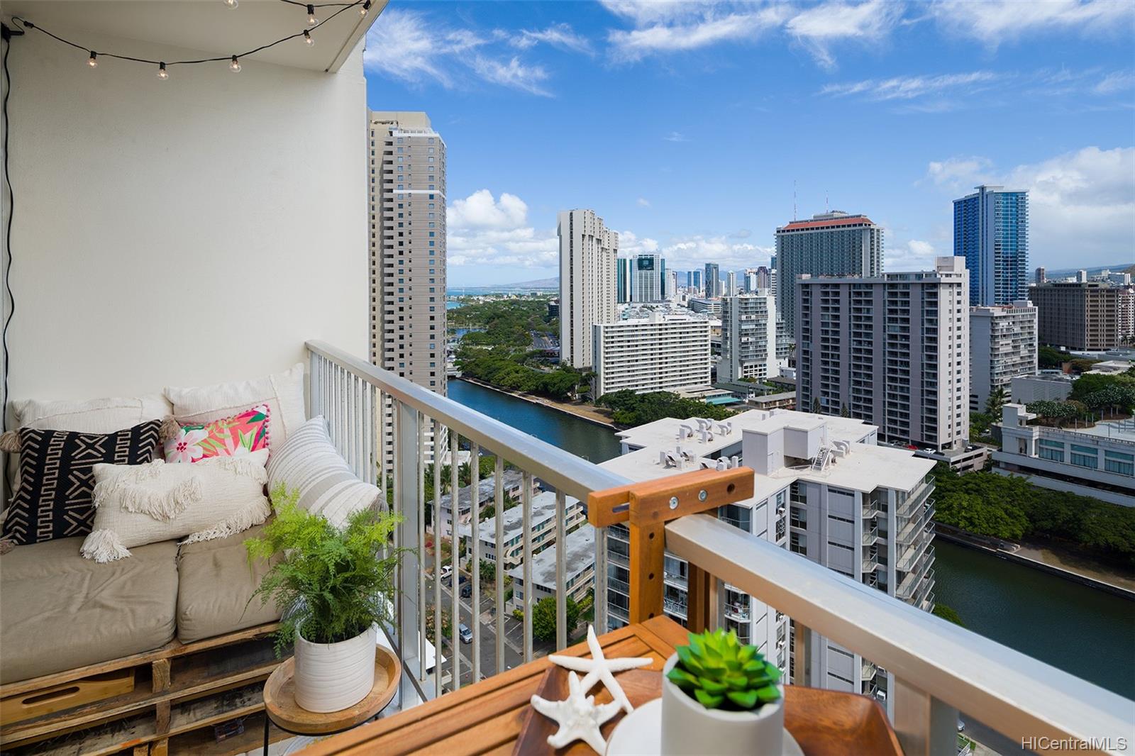 400 Hobron Lane #2402, Honolulu, HI 96815