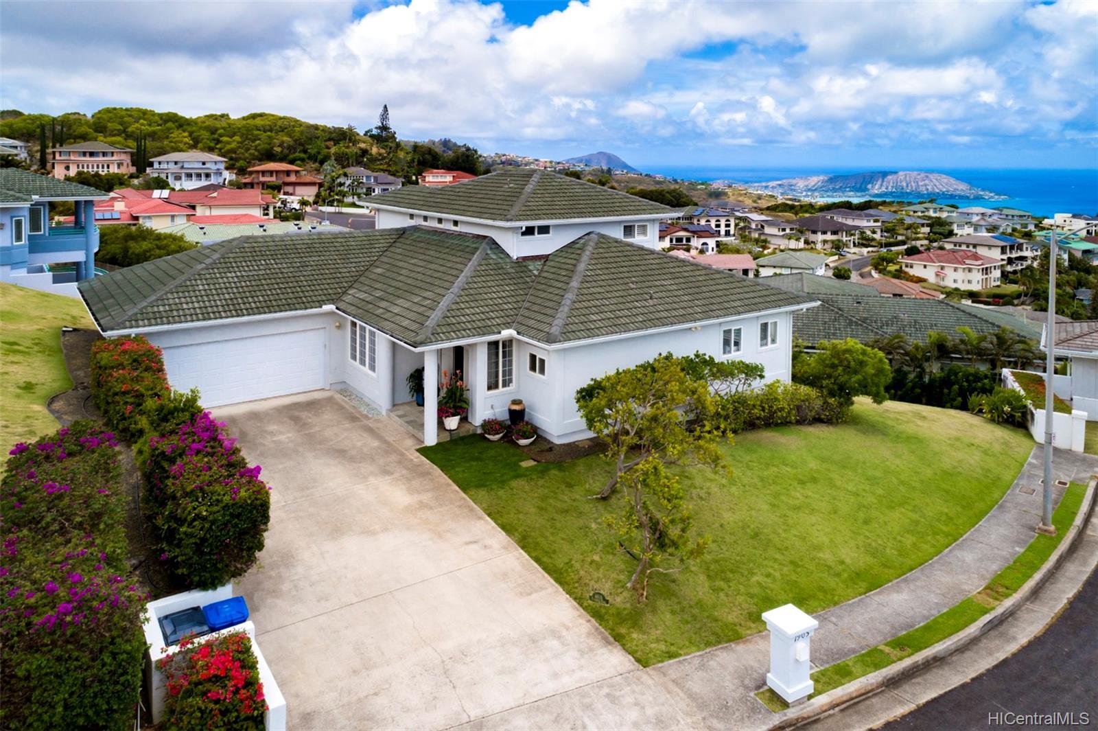 1905 Piimauna Place Honolulu, HI 96821