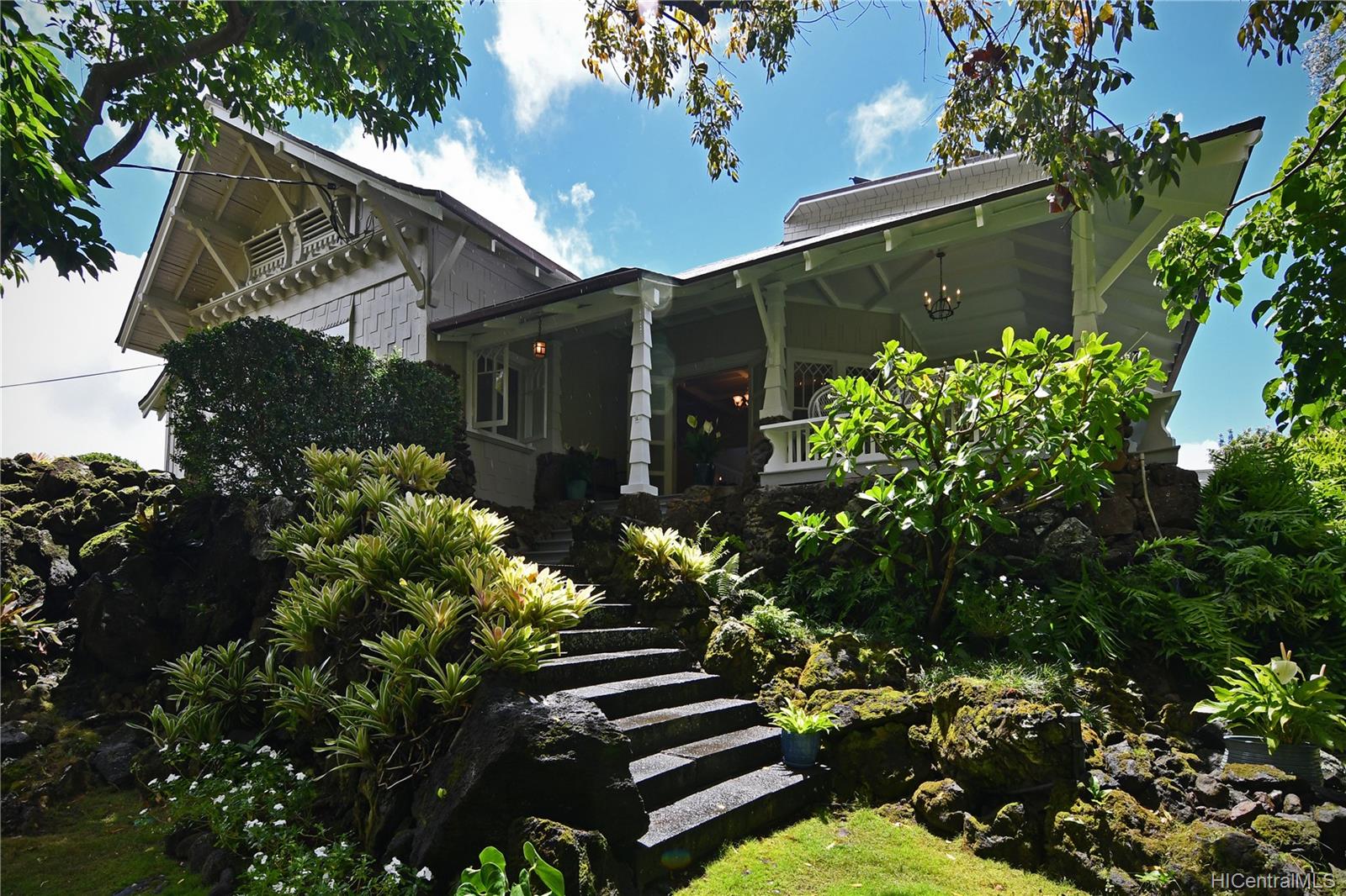 2365 Oahu Avenue Honolulu, HI 96822