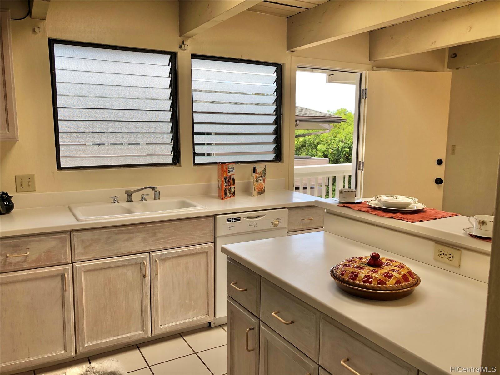 2846 Kalawao Street #15, Honolulu, HI 96822