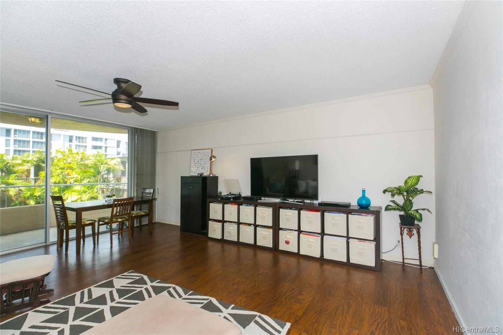 1447 Kewalo Street #301, Honolulu, HI 96822