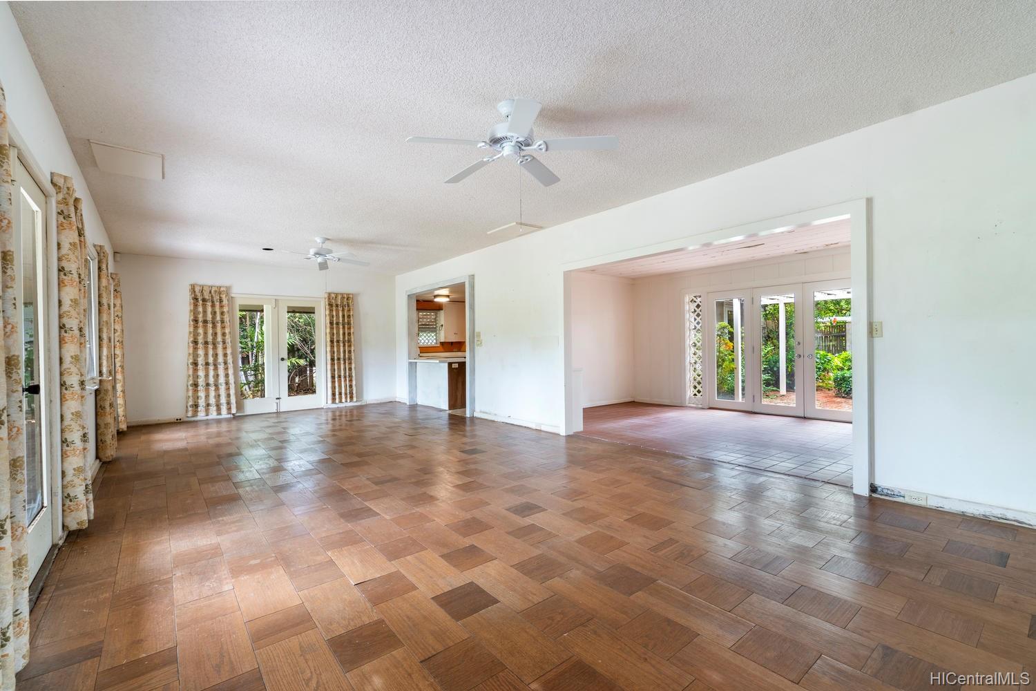 961 Kealaolu Avenue Honolulu, HI 96816