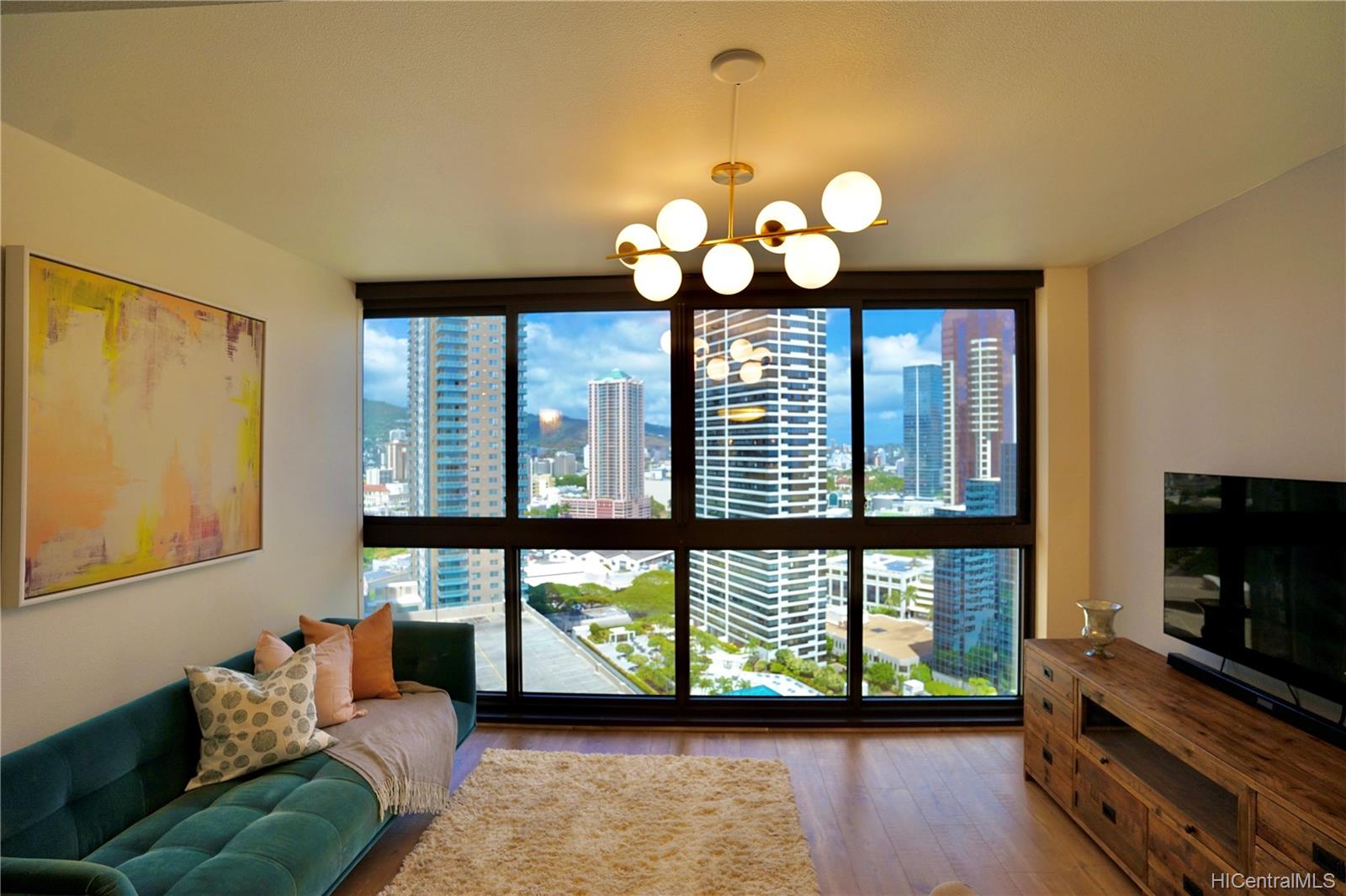 600 Queen Street #2303, Honolulu, HI 96813