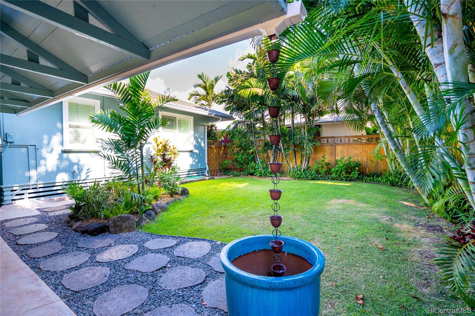 933 Wailupe Place Honolulu, HI 96821