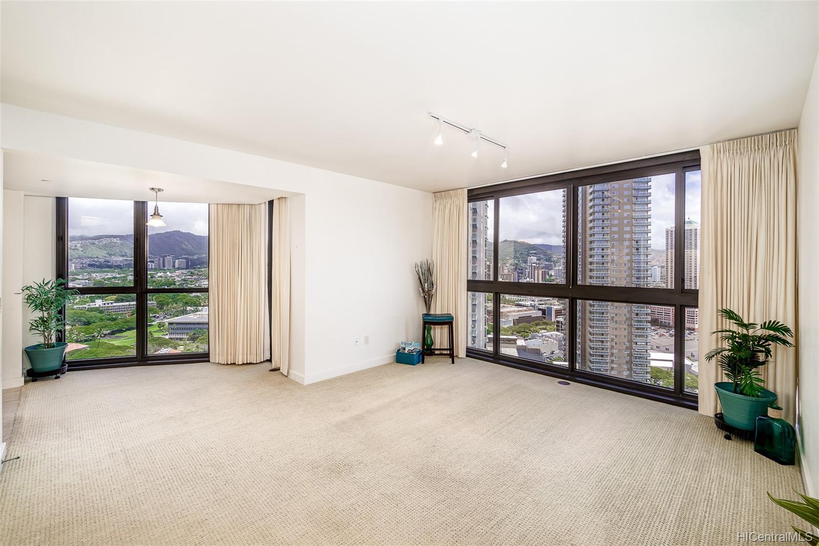 600 Queen Street #2601, Honolulu, HI 96813