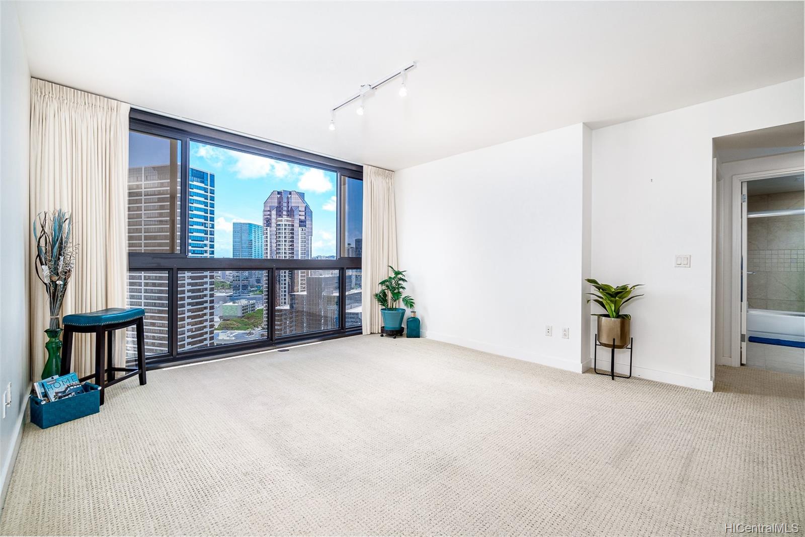 600 Queen Street #2601, Honolulu, HI 96813