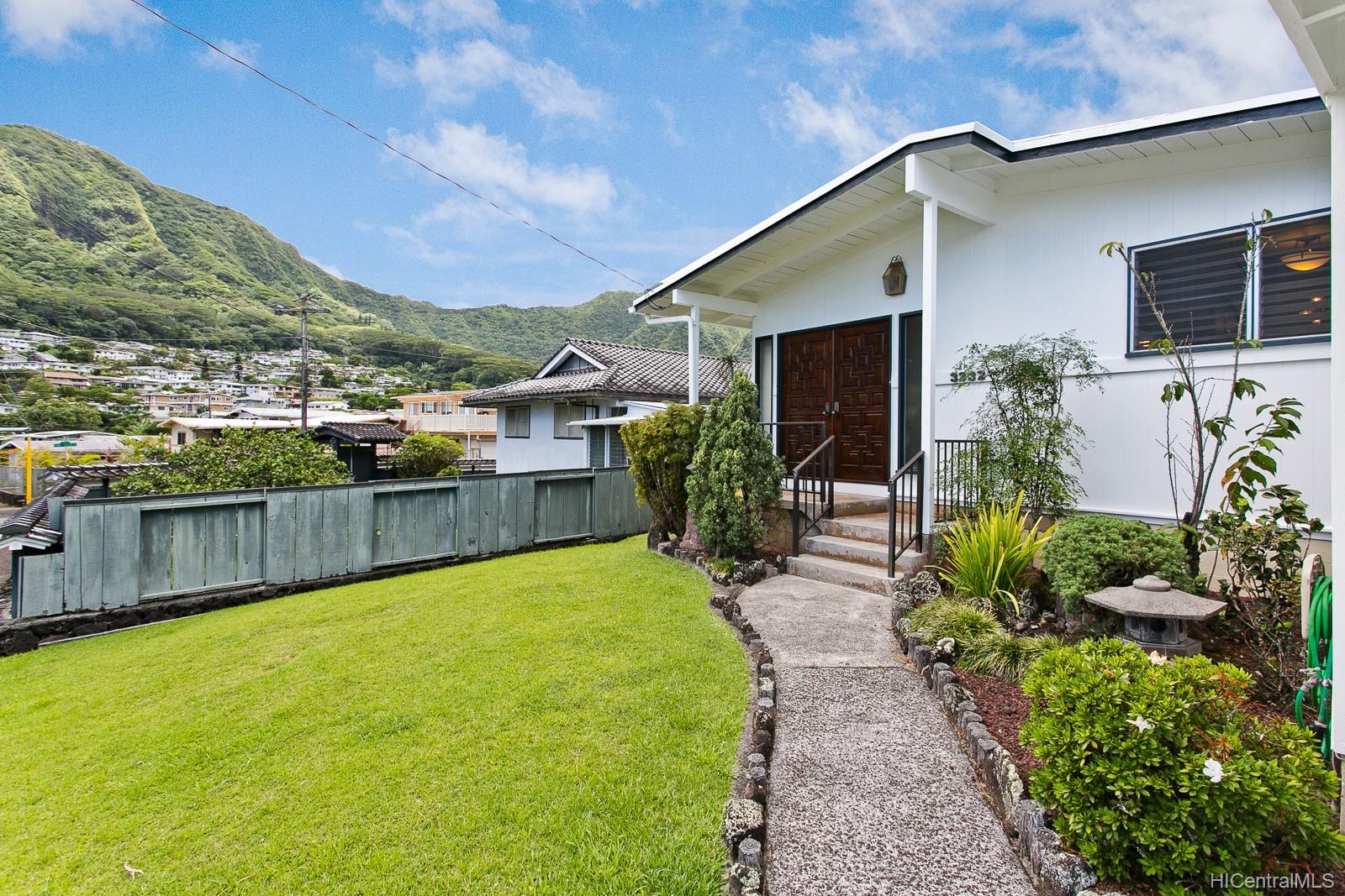 3232 Pinao Street Honolulu, HI 96822