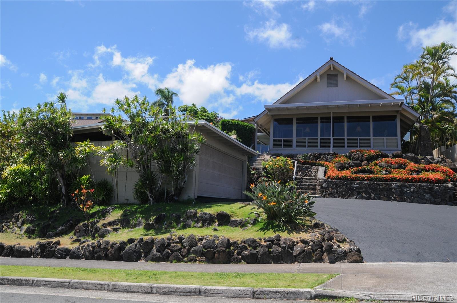 1442 Ehupua Street Honolulu, HI 96821