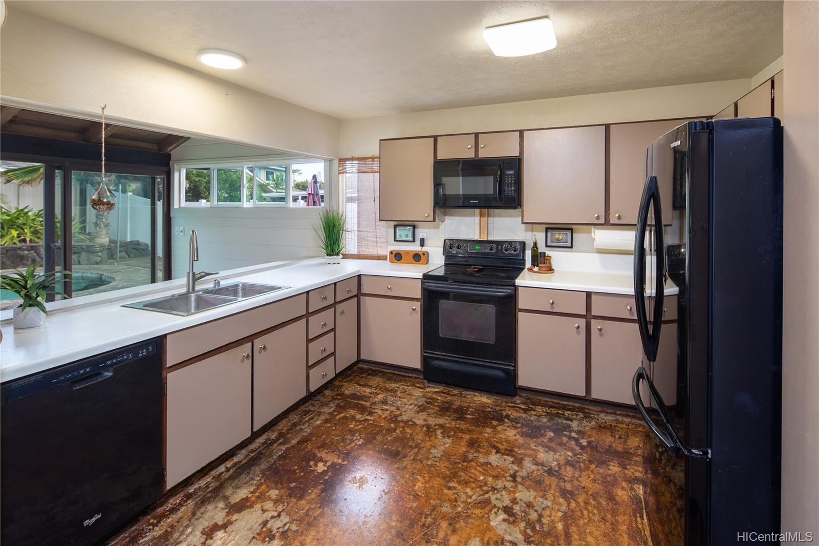 669 Kalanipuu Street Honolulu, HI 96825