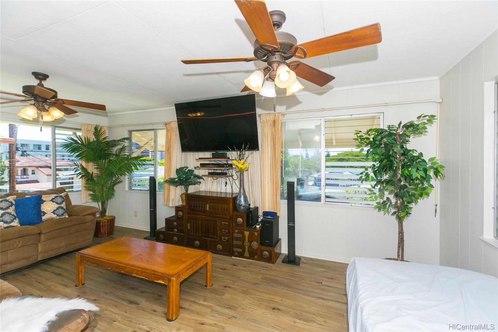 1651 Leilehua Lane Honolulu, HI 96813