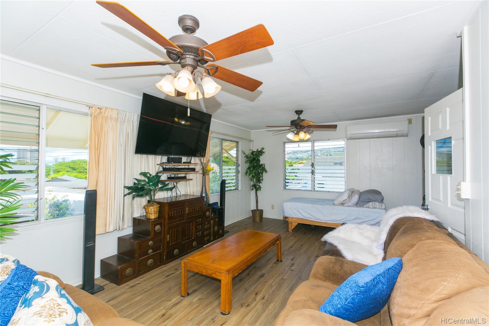 1651 Leilehua Lane Honolulu, HI 96813