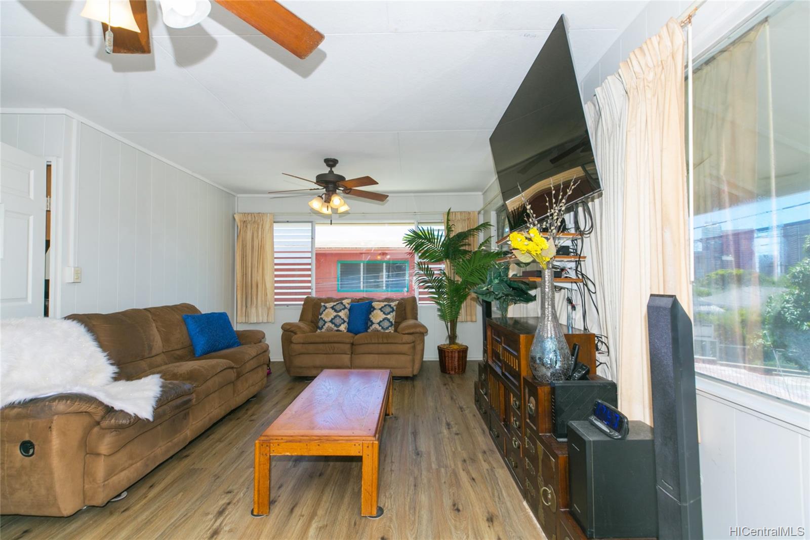 1651 Leilehua Lane Honolulu, HI 96813