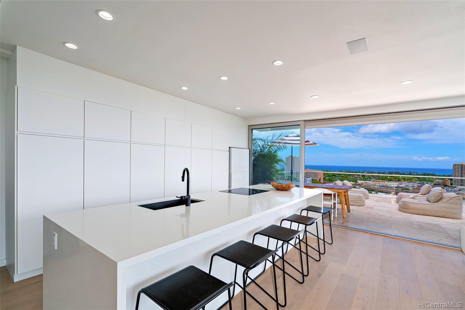 4064 Koko Drive Honolulu, HI 96816