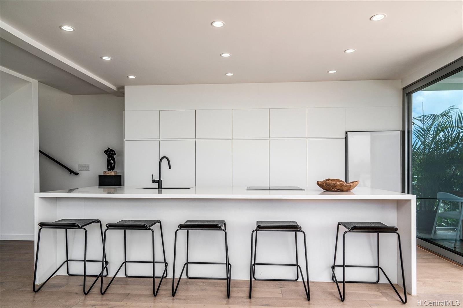 4064 Koko Drive Honolulu, HI 96816