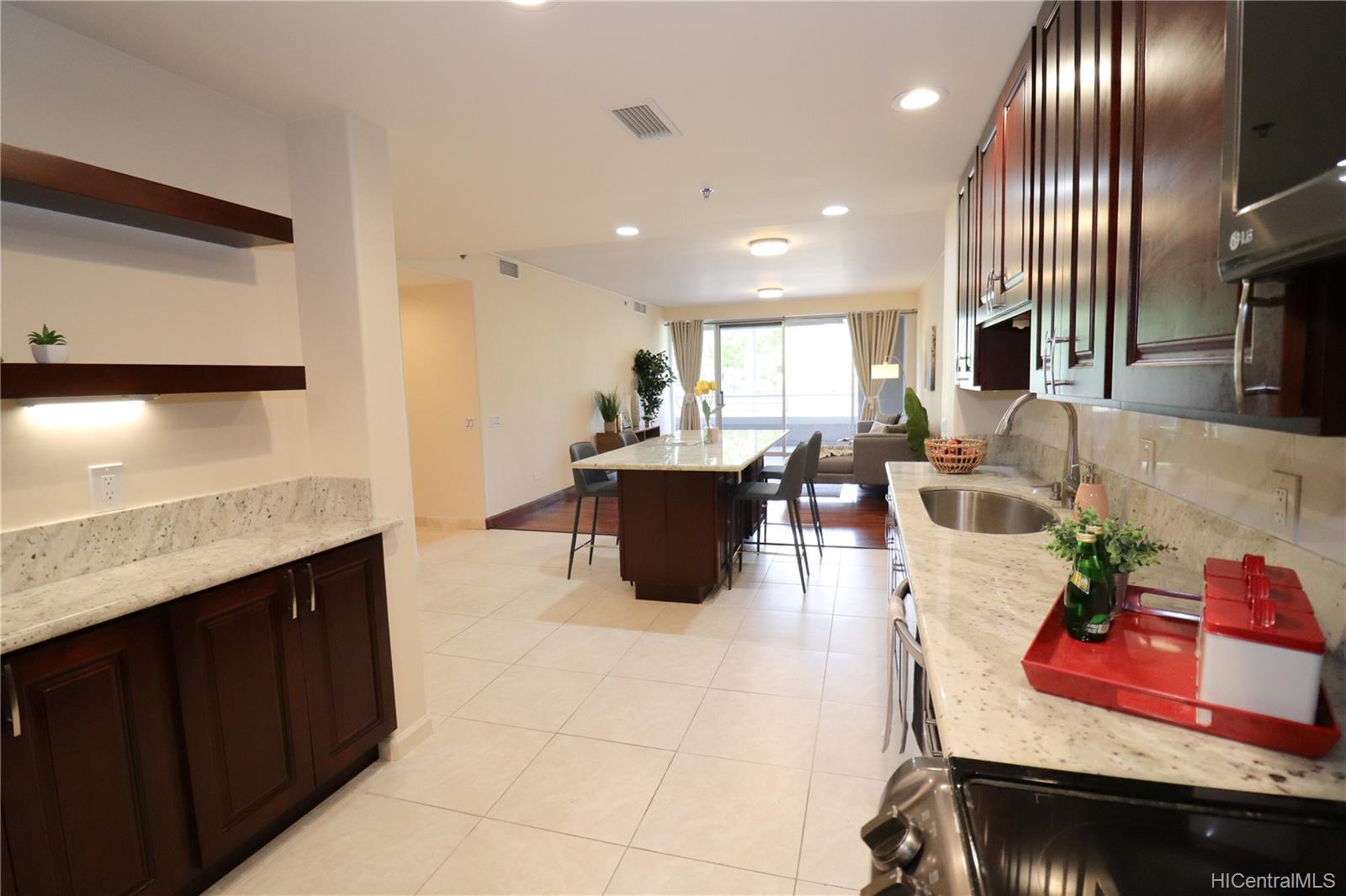 1 Keahole Place #2211, Honolulu, HI 96825