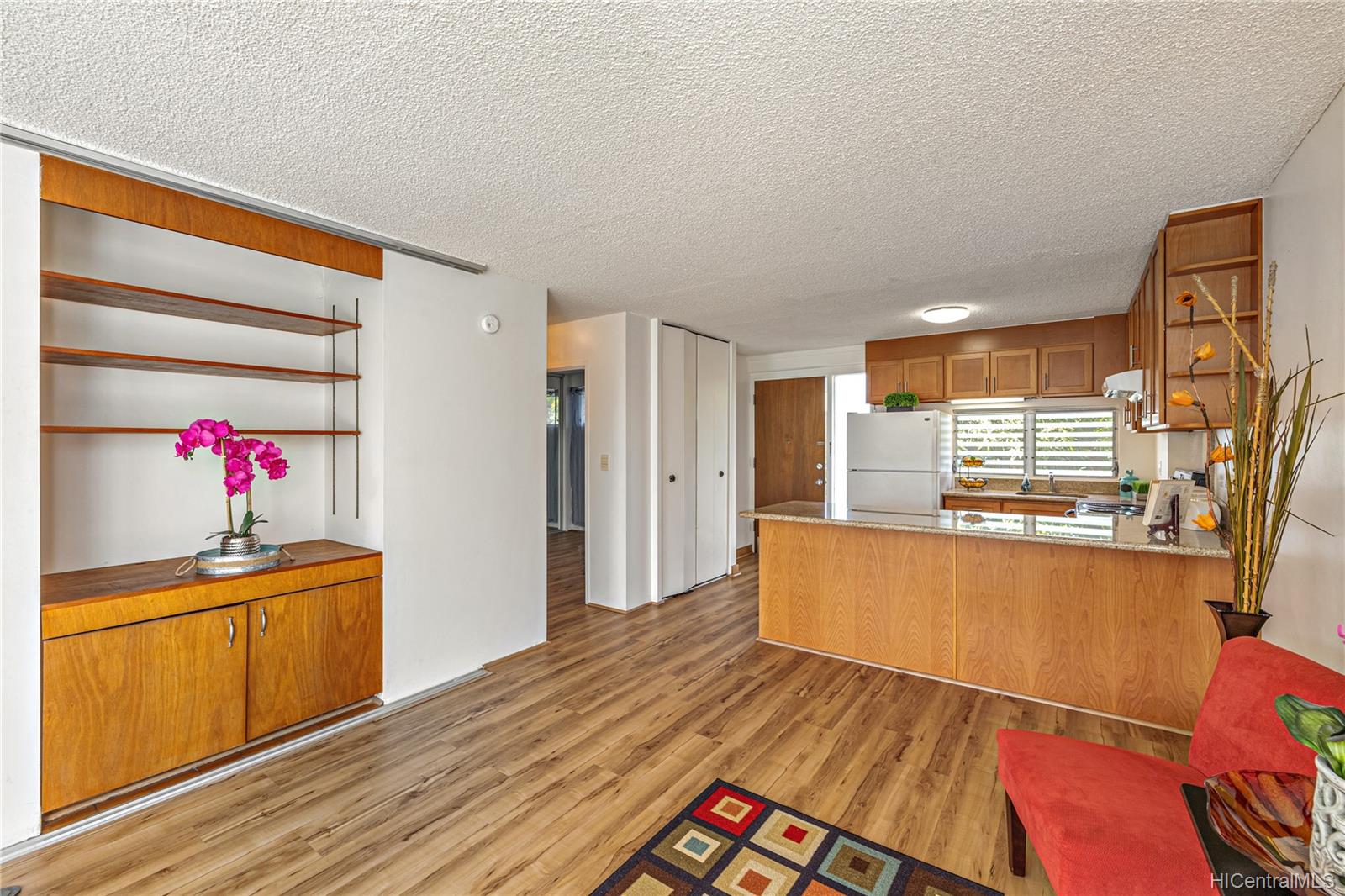 1617 Keeaumoku Street #301, Honolulu, HI 96822