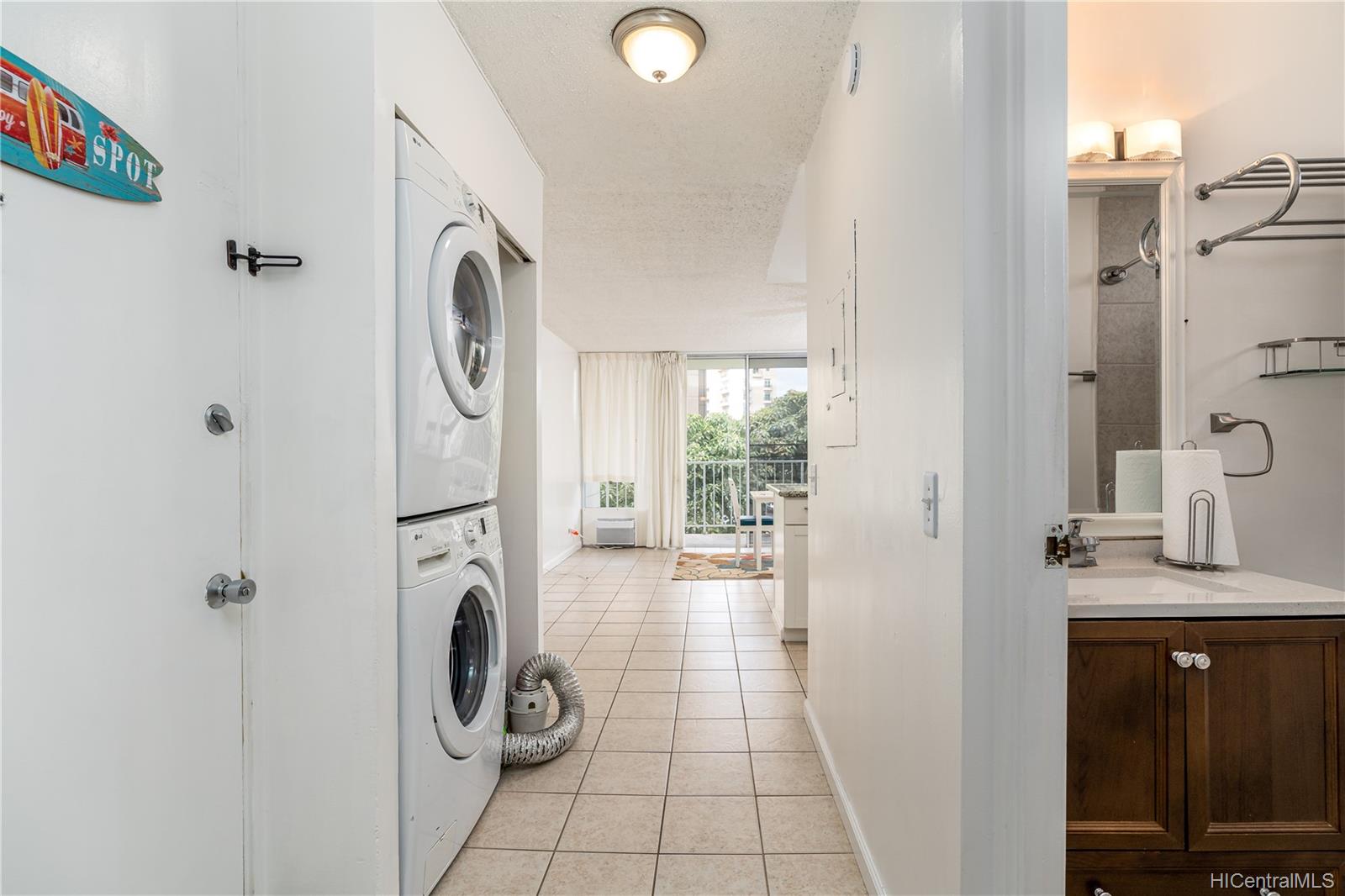 1414 Alexander Street #201, Honolulu, HI 96822