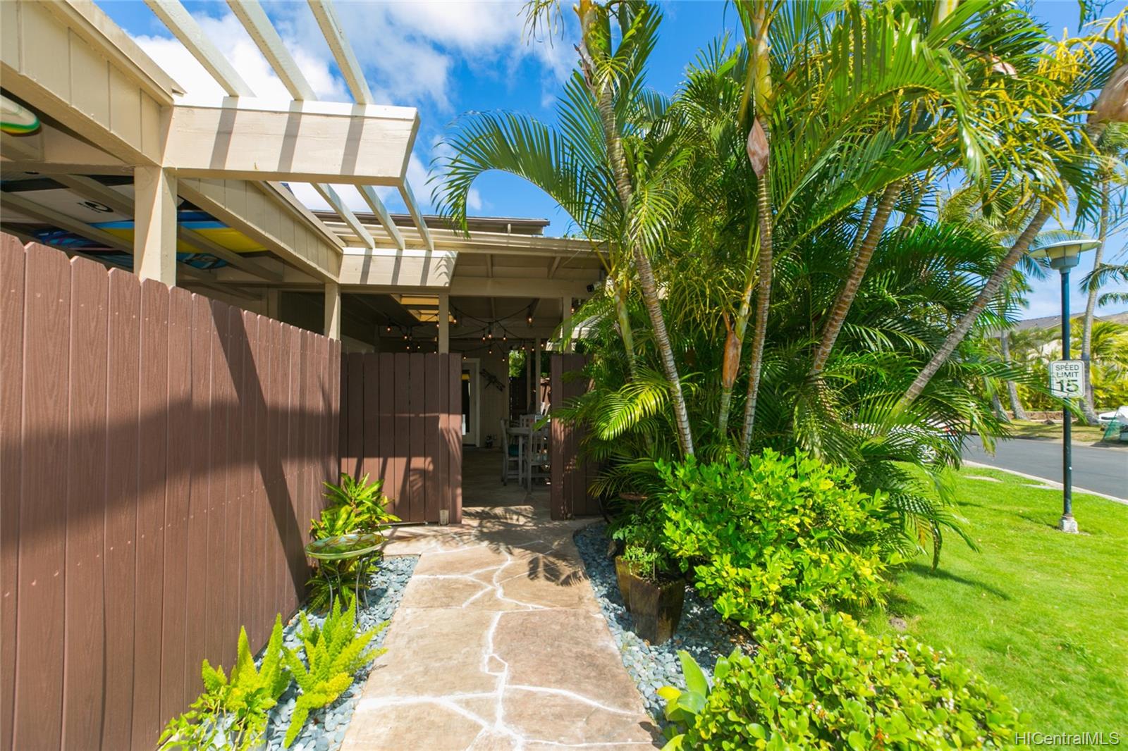 402 Koko Isle Circle #1801, Honolulu, HI 96825