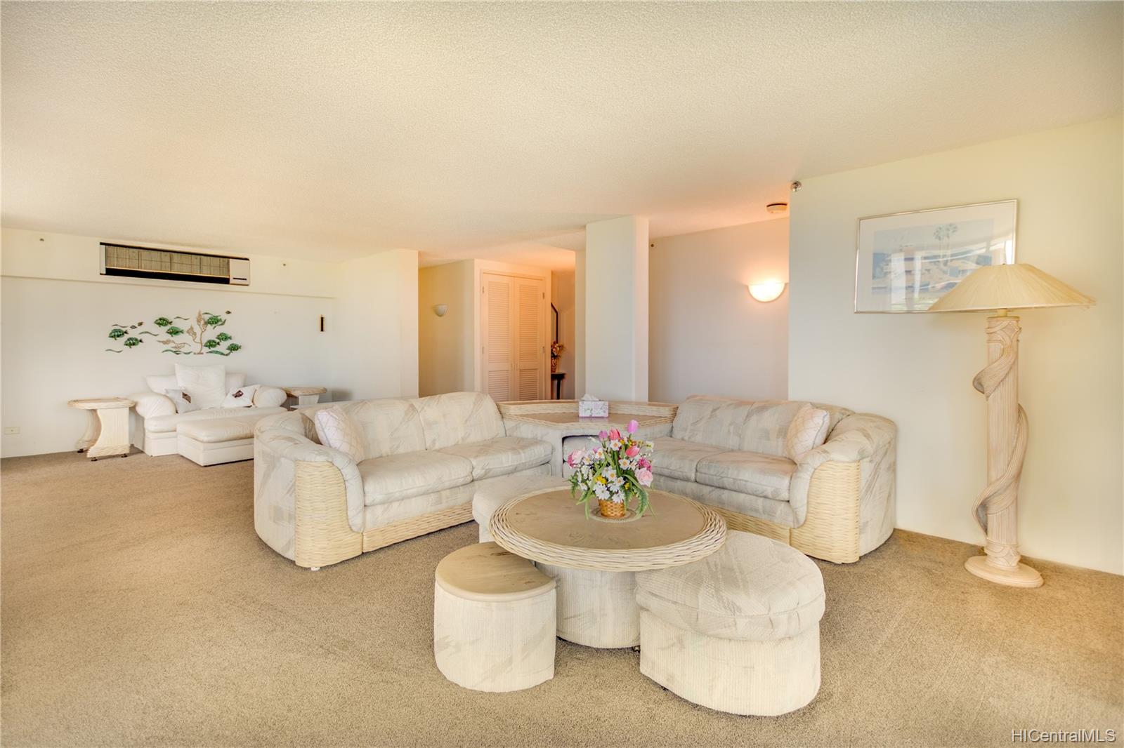 1015 Wilder Avenue #703, Honolulu, HI 96822