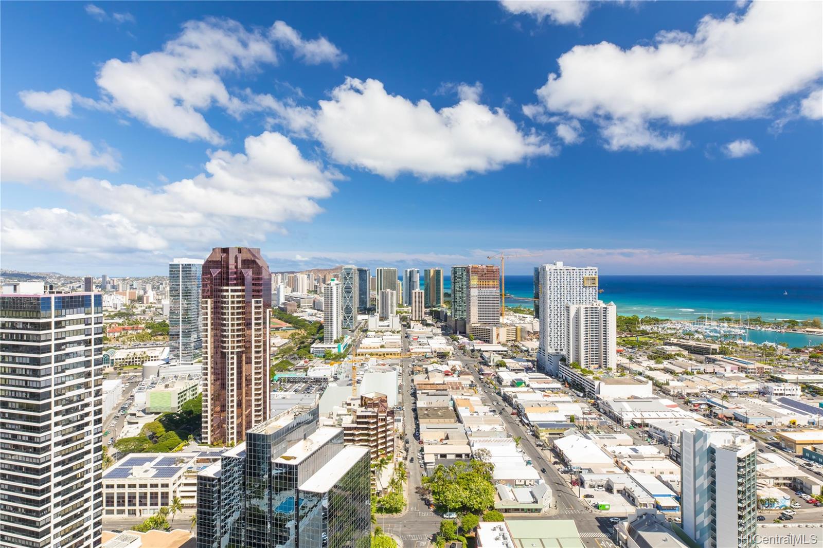 600 Queen Street #4102, Honolulu, HI 96813