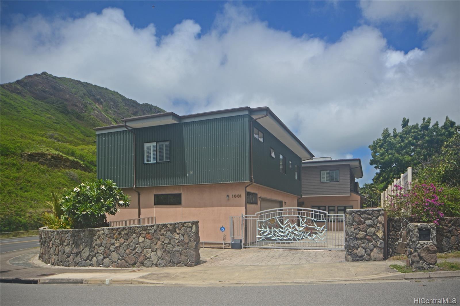 1001 Maunanani Street Honolulu, HI 96825