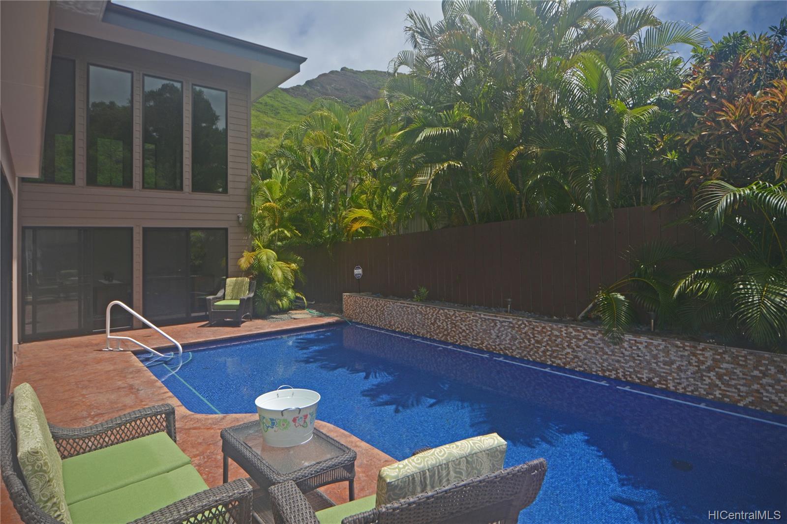 1001 Maunanani Street Honolulu, HI 96825