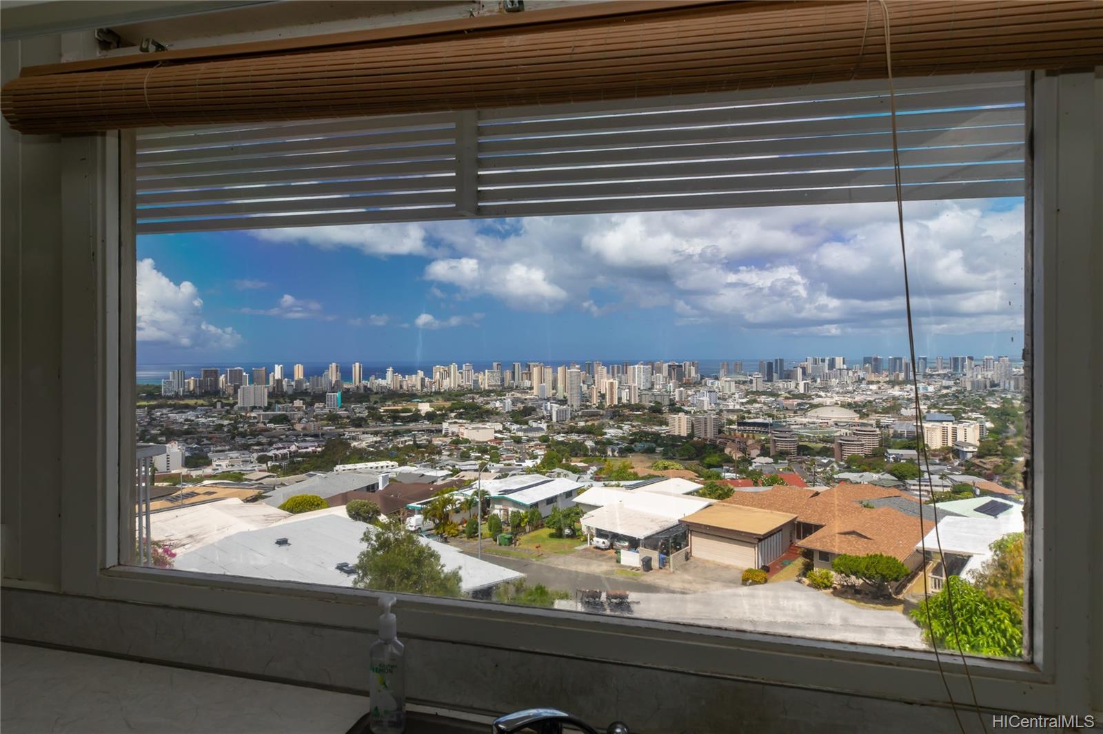 1570 Kanalui Street Honolulu, HI 96816