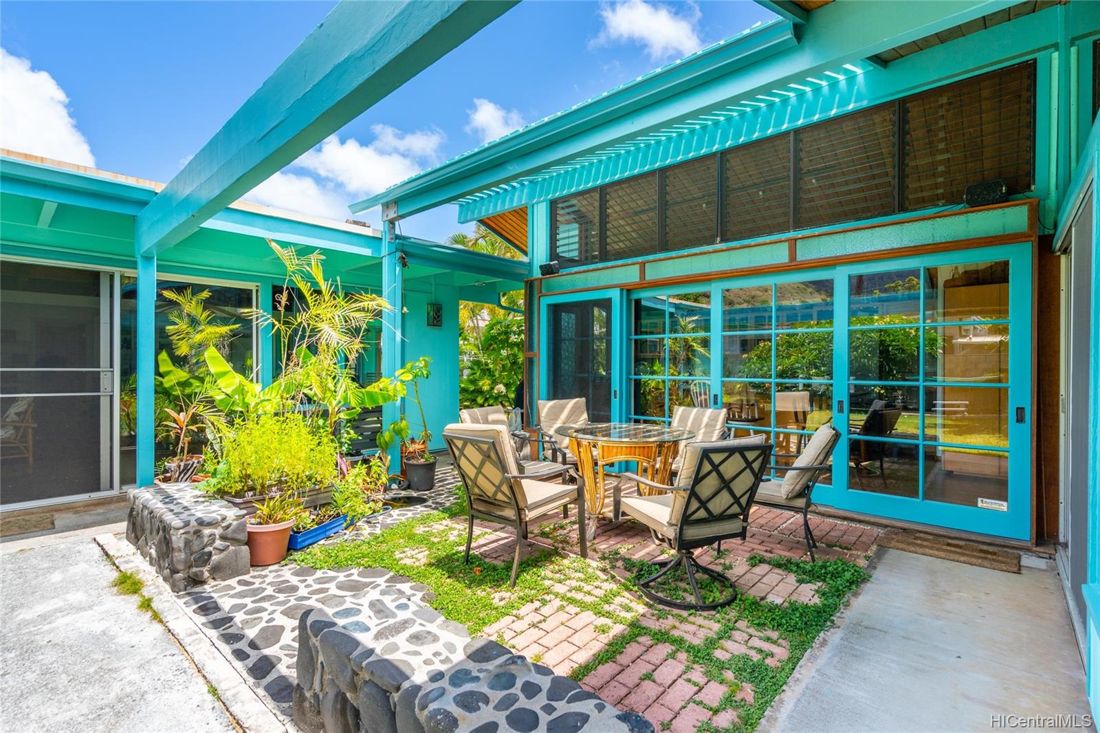 313 Kuliouou Road Honolulu, HI 96821