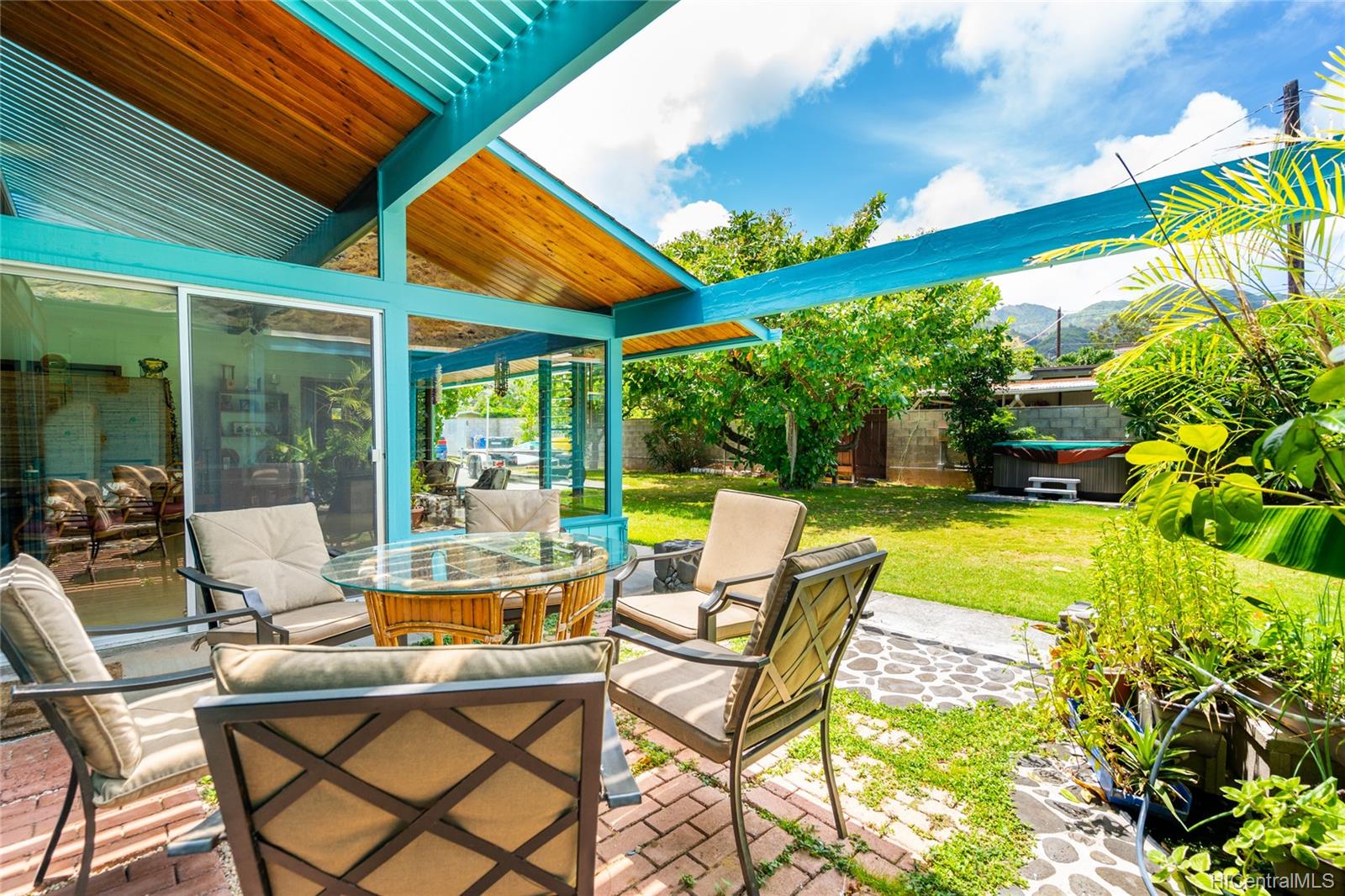 313 Kuliouou Road Honolulu, HI 96821