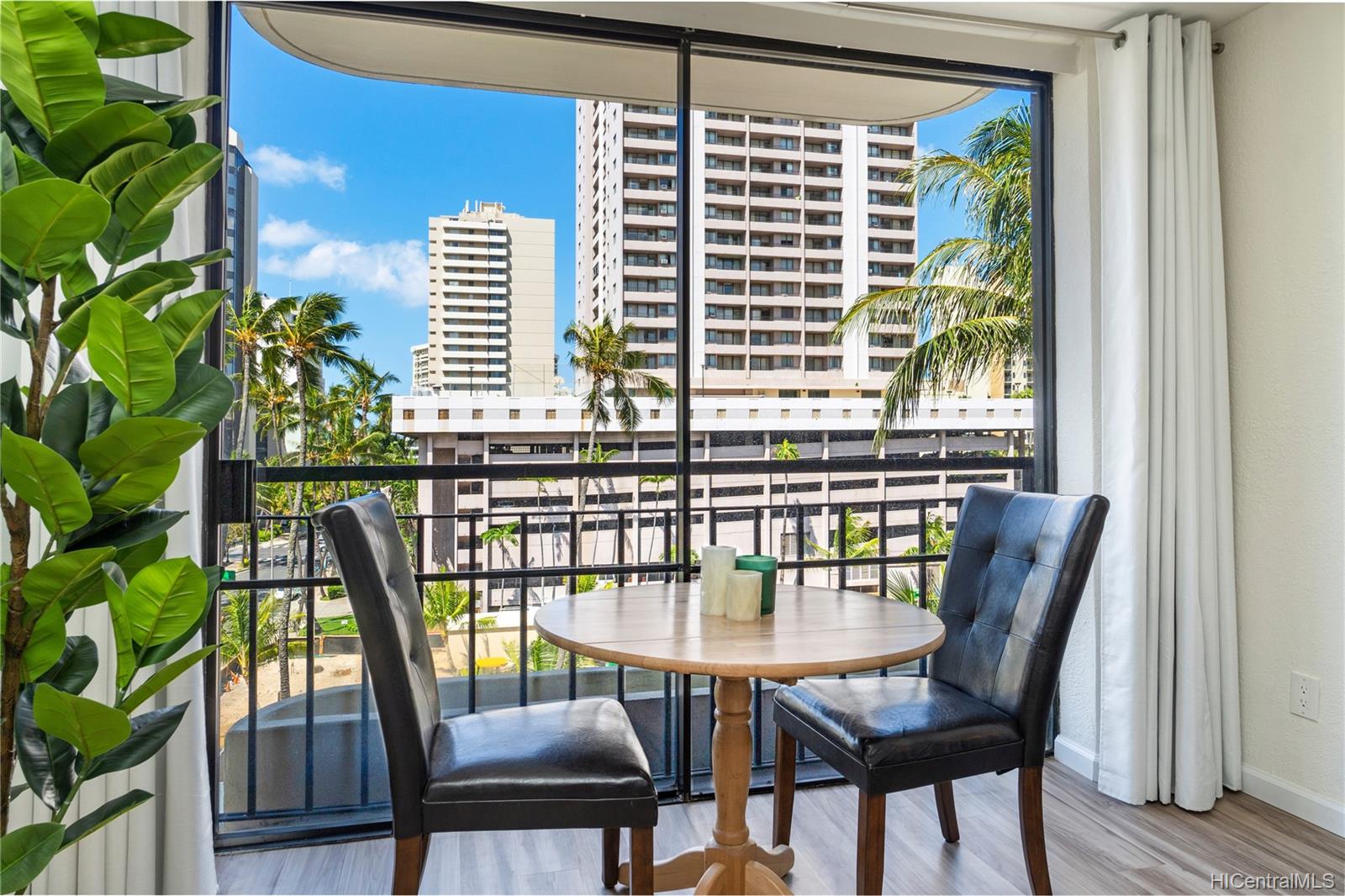 440 Seaside Avenue #505, Honolulu, HI 96815