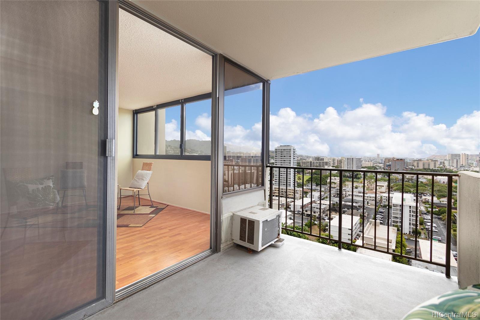 1571 Piikoi Street #1704, Honolulu, HI 96822