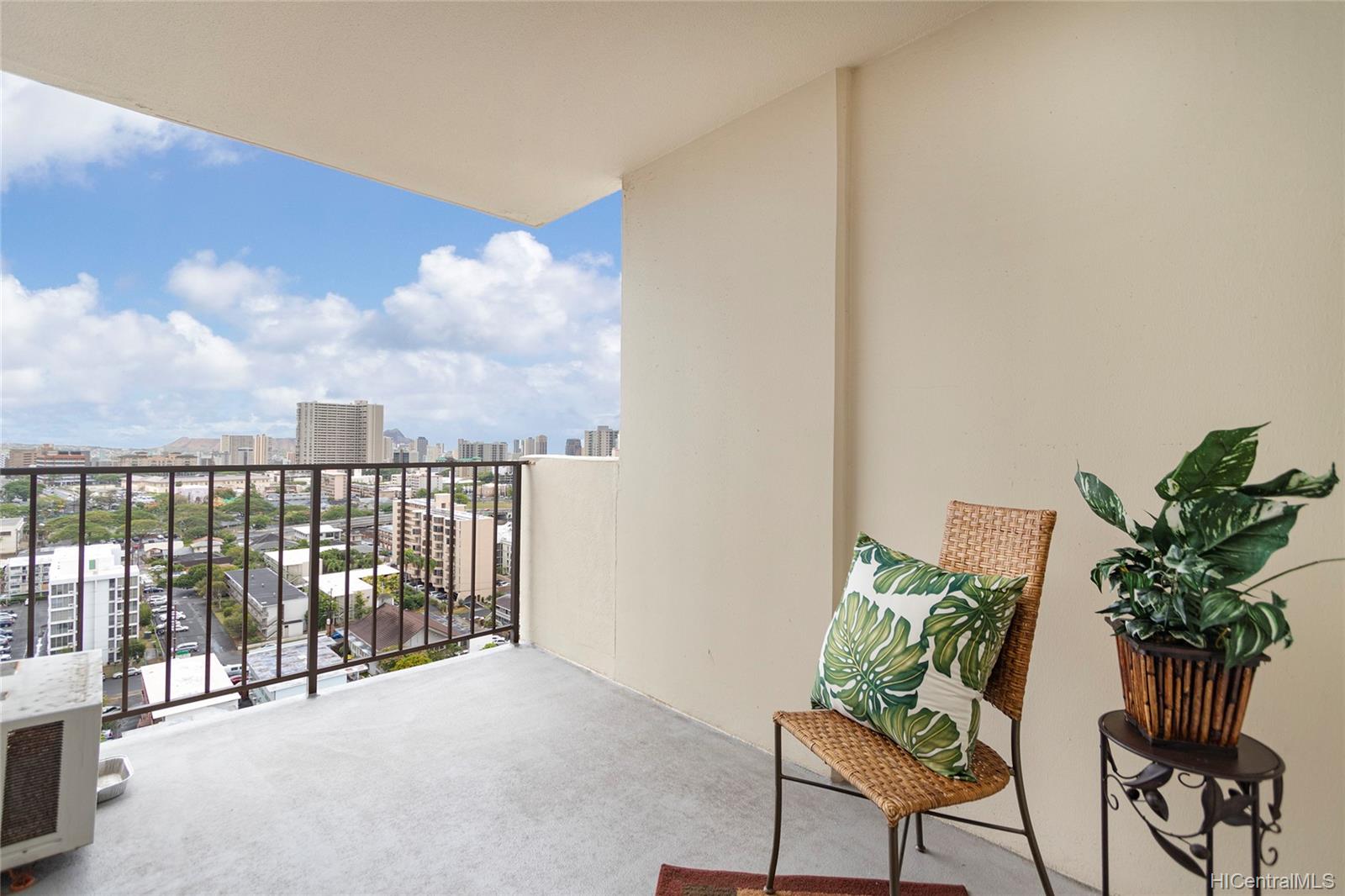 1571 Piikoi Street #1704, Honolulu, HI 96822