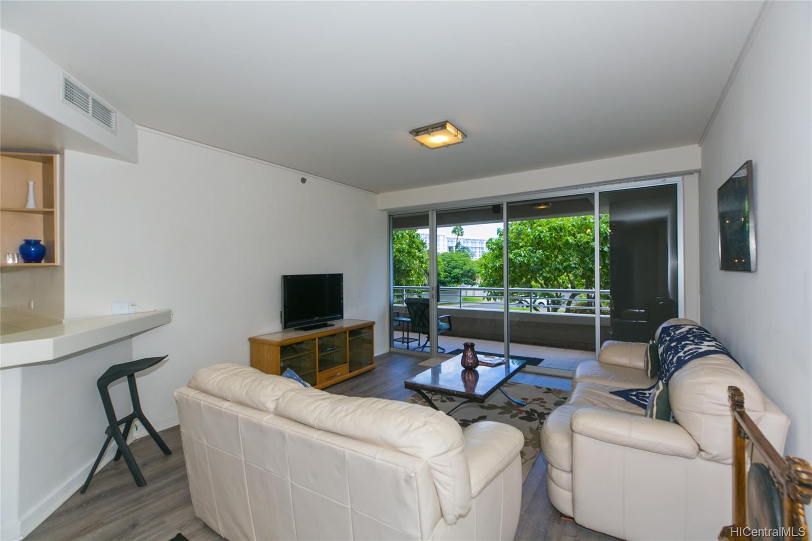 1 Keahole Place #1218, Honolulu, HI 96825