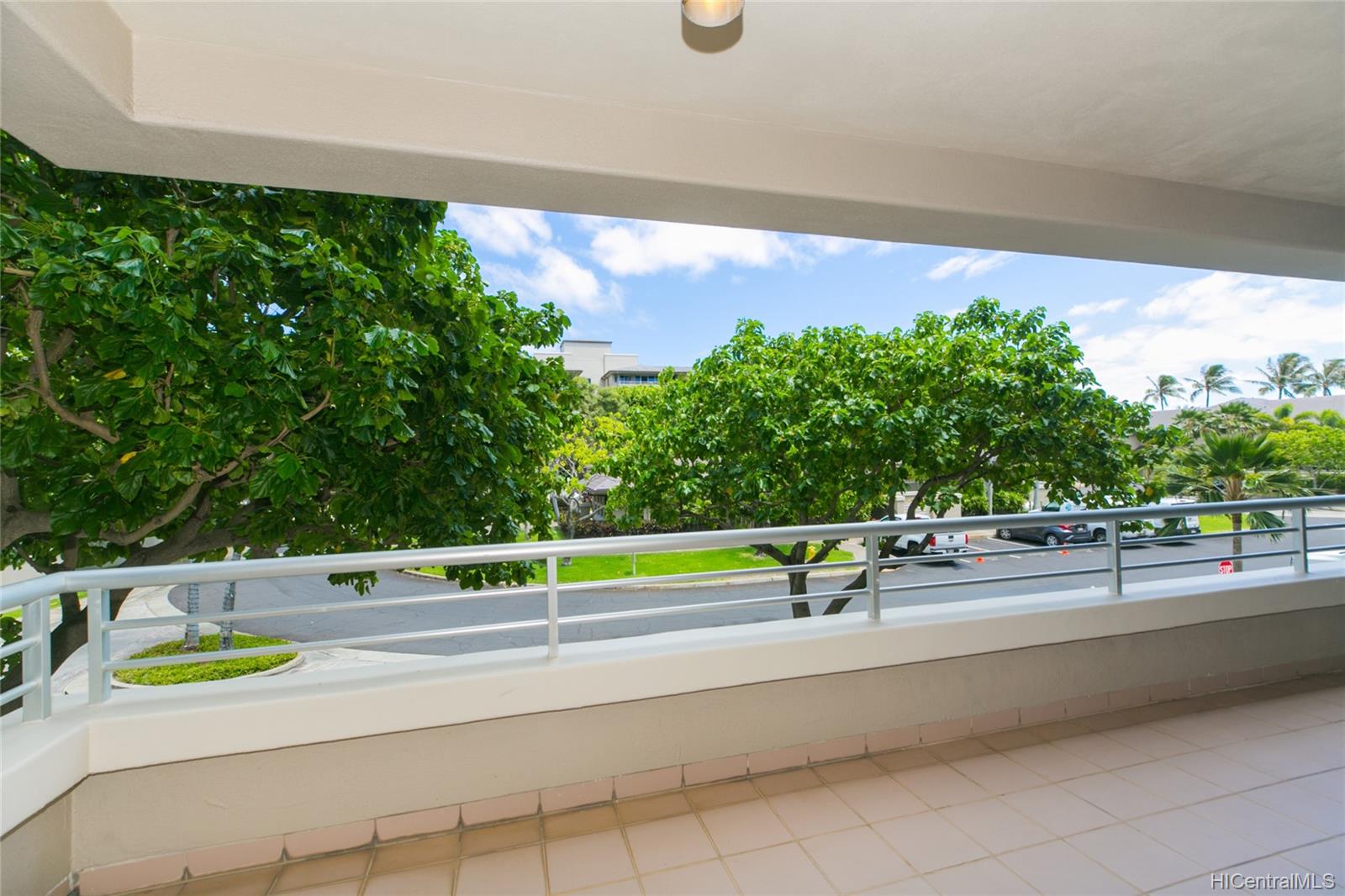 1 Keahole Place #1218, Honolulu, HI 96825