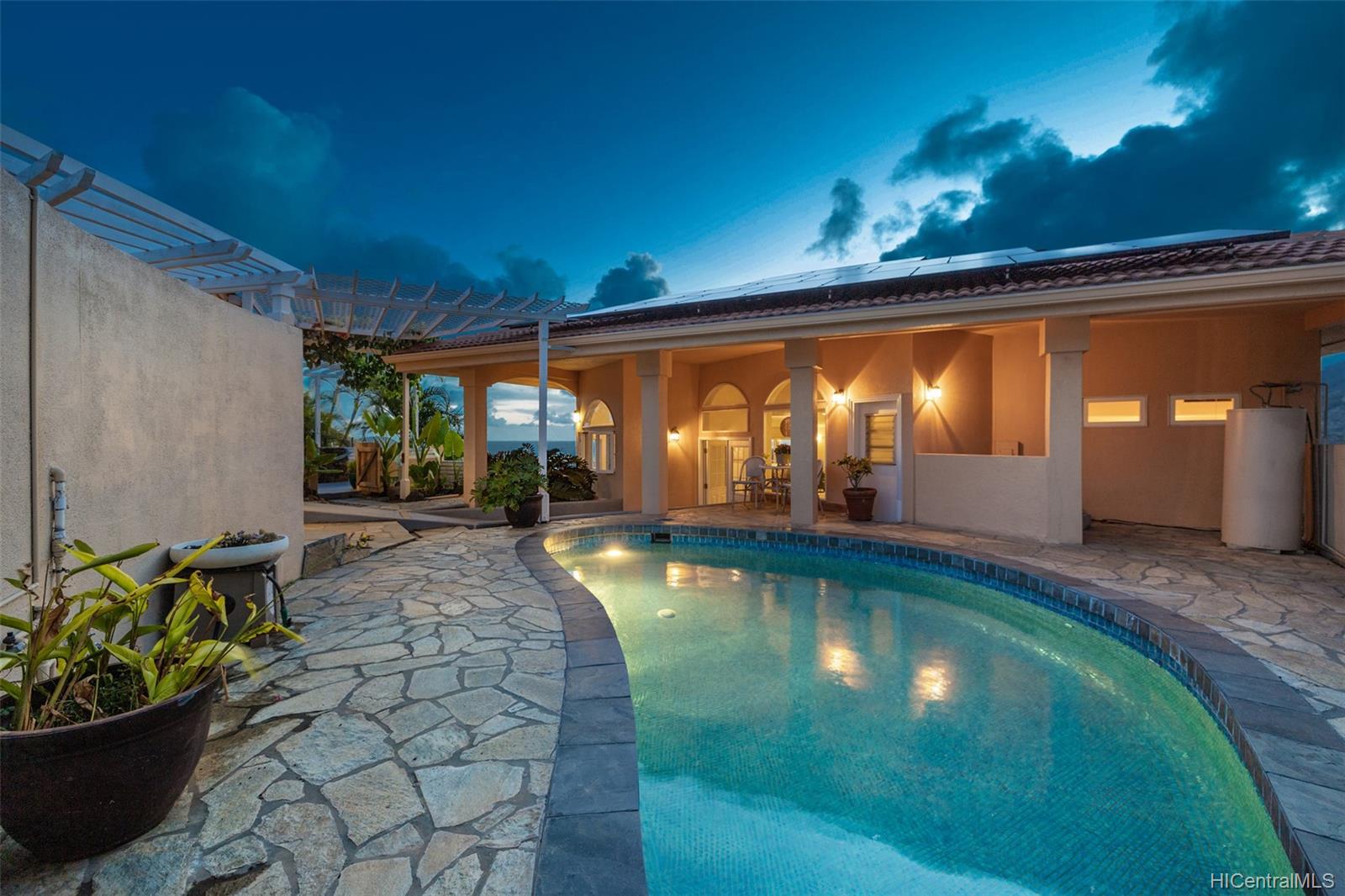 1062 HOA Street Honolulu, HI 96825