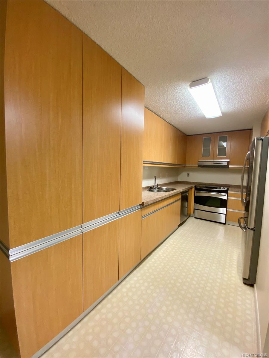 1561 Kanunu Street #1706, Honolulu, HI 96814