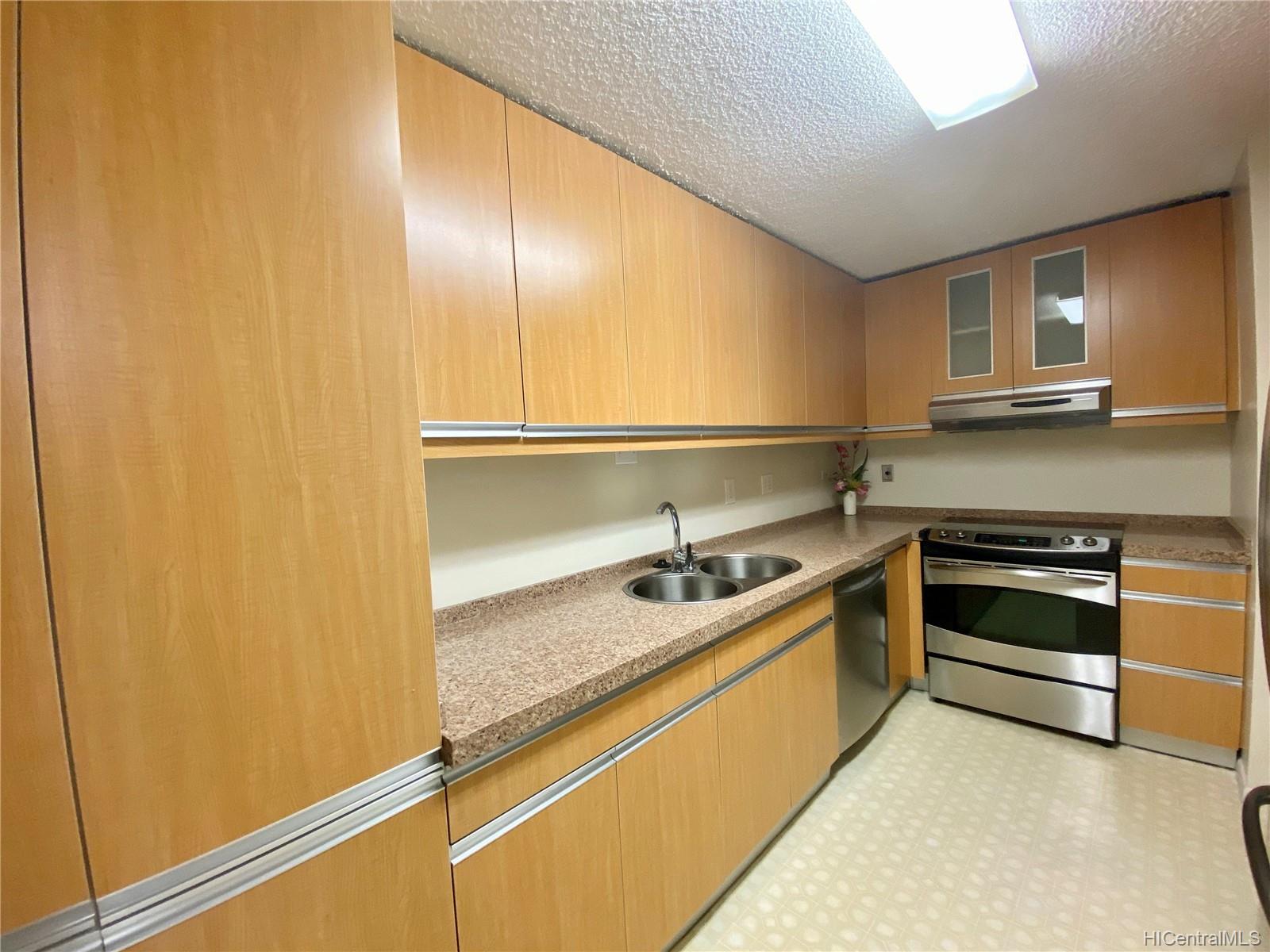 1561 Kanunu Street #1706, Honolulu, HI 96814