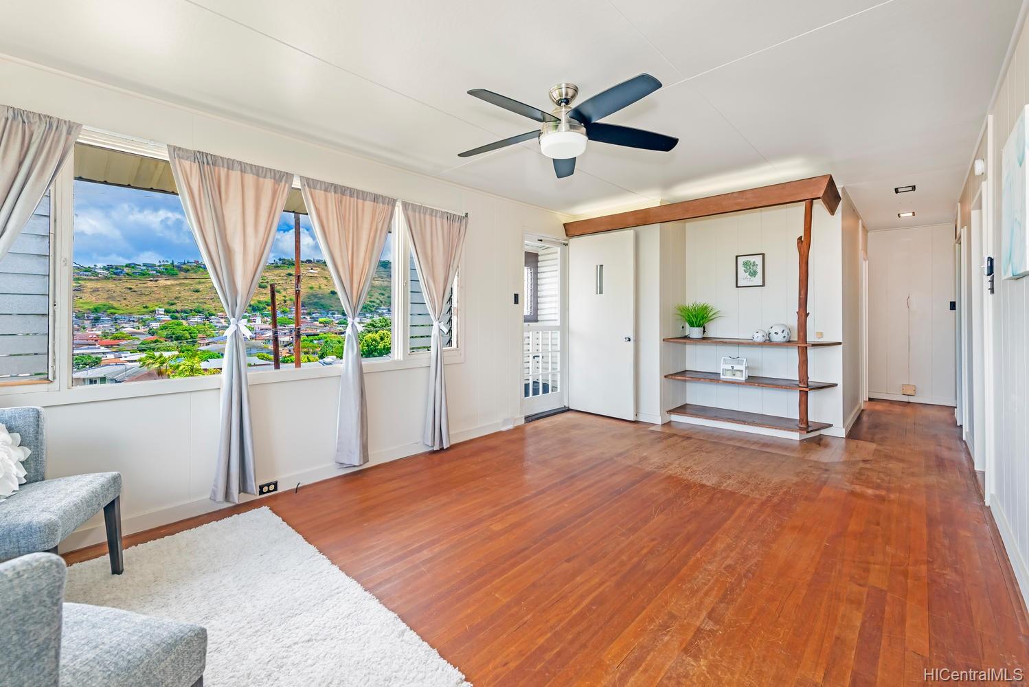 1533 Mokuna Place Honolulu, HI 96816