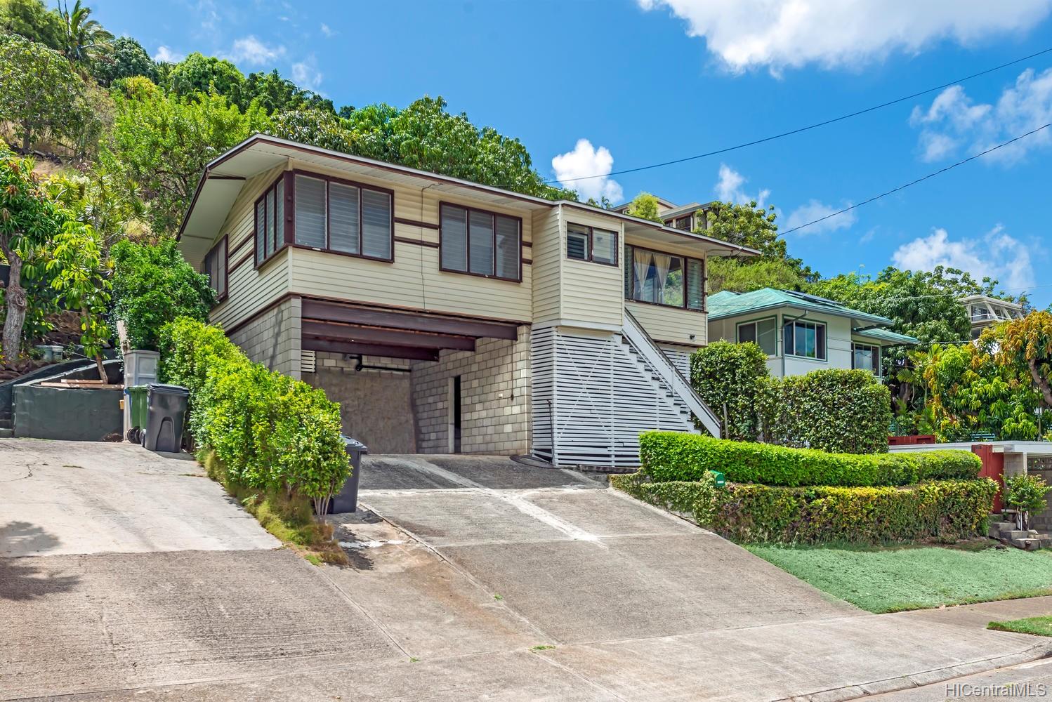 1533 Mokuna Place Honolulu, HI 96816