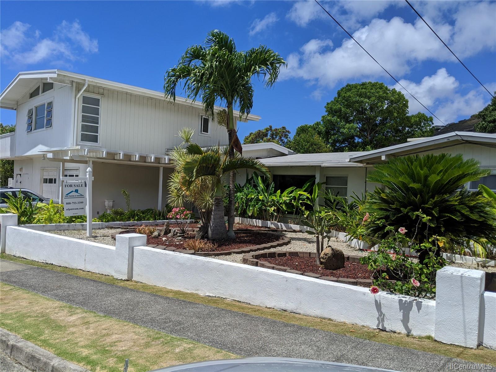 5838 Haleola Street Honolulu, HI 96821